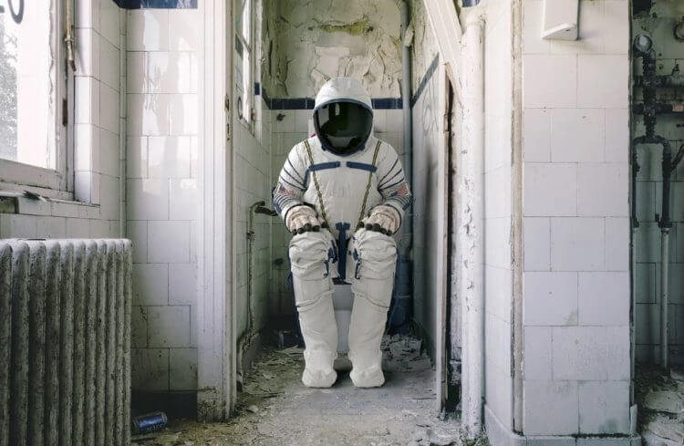 spaceman_toilet_image_one-1-750x489-1.jpg